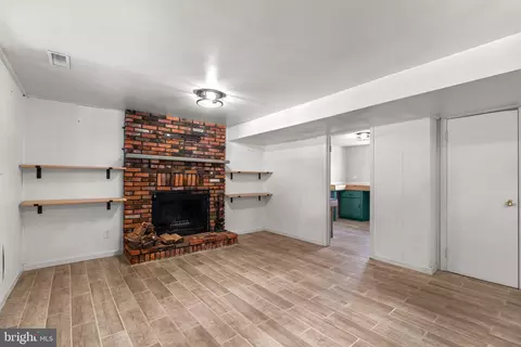 Living - 813 Hillside Ave, Edgewater, MD 21037 photo 5 of 5