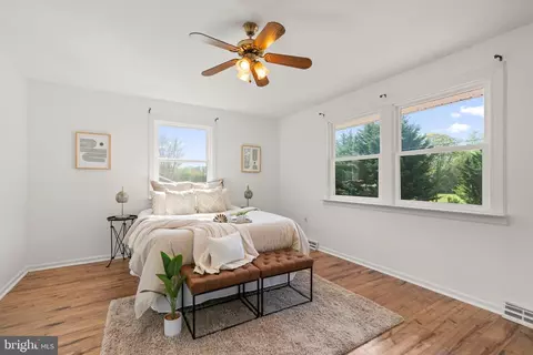 Bedroom - 813 Hillside Ave, Edgewater, MD 21037 photo 3 of 9