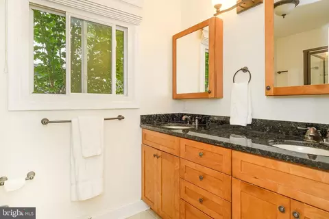 Bath - 136 Porter Dr, Annapolis, MD 21401 photo 3 of 11