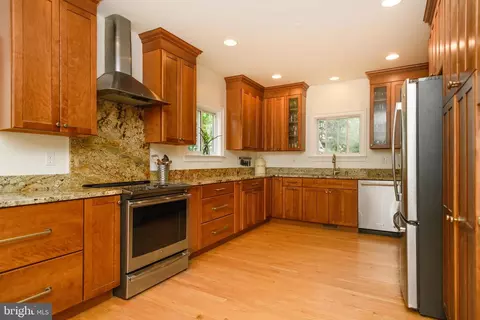 Kitchen - 136 Porter Dr, Annapolis, MD 21401 photo 2 of 8