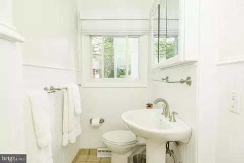 Bath - 136 Porter Dr, Annapolis, MD 21401 photo 1 of 11