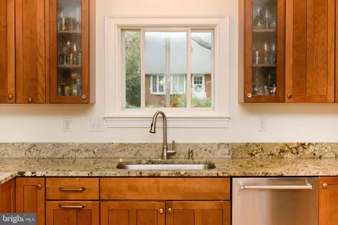Kitchen - 136 Porter Dr, Annapolis, MD 21401 photo 5 of 8