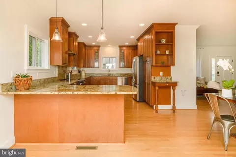 Kitchen - 136 Porter Dr, Annapolis, MD 21401 photo 6 of 8