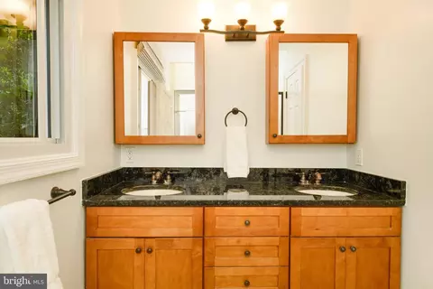 Bath - 136 Porter Dr, Annapolis, MD 21401 photo 2 of 11