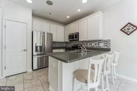 Kitchen - 678 Emerald Way #2, Odenton, MD 21113 photo 2 of 2