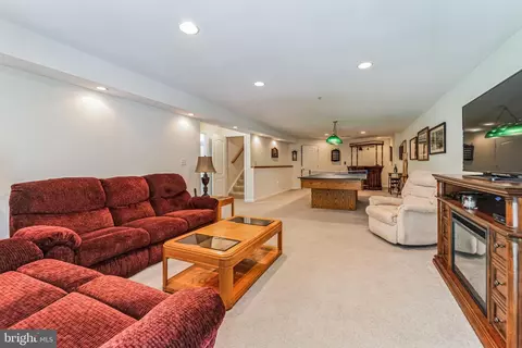 Living - 678 Emerald Way #2, Odenton, MD 21113 photo 4 of 6