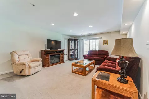 Living - 678 Emerald Way #2, Odenton, MD 21113 photo 6 of 6