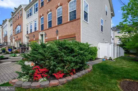 8619 Stone Hill Ln, Laurel, MD 20724 photo 3