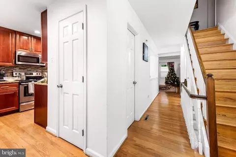 Entry Way - 1684 Albermarle Dr, Crofton, MD 21114 photo 1 of 2