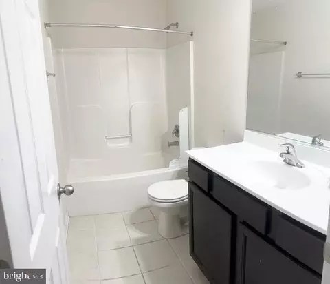 Entry Way - 3355 Oak Dr, Edgewater, MD 21037 photo 4 of 6