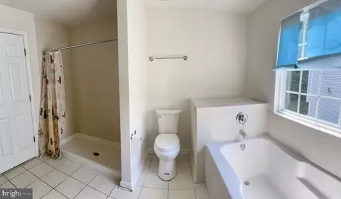 Entry Way - 3355 Oak Dr, Edgewater, MD 21037 photo 5 of 6