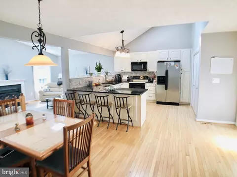 Kitchen - 1184 Keeling Ct, Arnold, MD 21012 photo 5 of 7