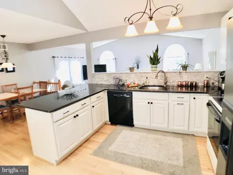 Kitchen - 1184 Keeling Ct, Arnold, MD 21012 photo 2 of 7