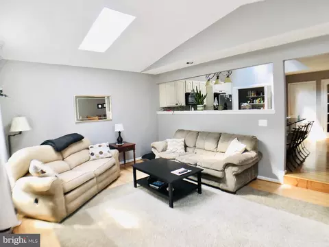 Living - 1184 Keeling Ct, Arnold, MD 21012 photo 3 of 8