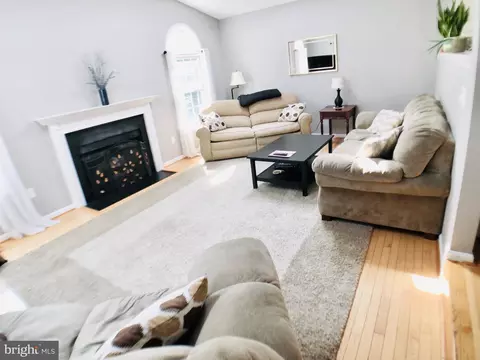 Living - 1184 Keeling Ct, Arnold, MD 21012 photo 1 of 8