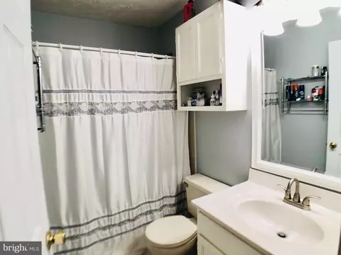 Bath - 1184 Keeling Ct, Arnold, MD 21012 photo 4 of 4