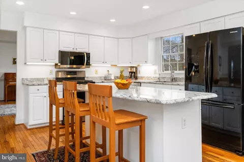 Kitchen - 123 Dales Way Dr, Pasadena, MD 21122 photo 2 of 6