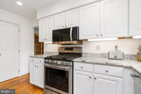Kitchen - 123 Dales Way Dr, Pasadena, MD 21122 photo 5 of 6