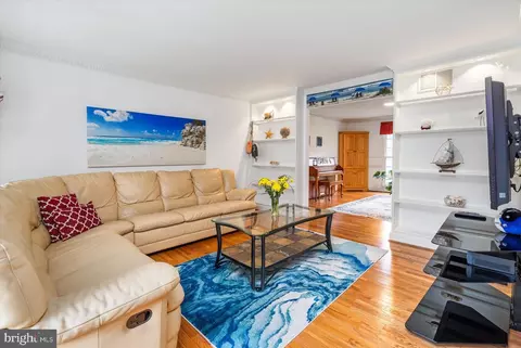 Living - 123 Dales Way Dr, Pasadena, MD 21122 photo 2 of 8
