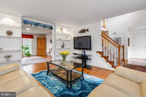 Living - 123 Dales Way Dr, Pasadena, MD 21122 photo 1 of 8