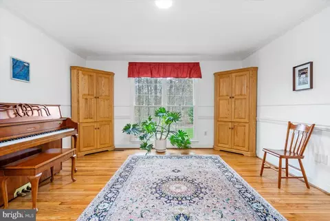 Living - 123 Dales Way Dr, Pasadena, MD 21122 photo 4 of 8