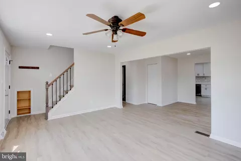 Living - 746 225th St, Pasadena, MD 21122 photo 2 of 6