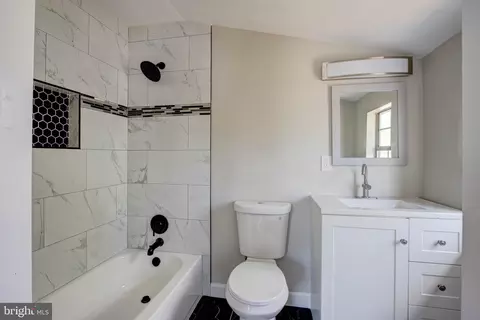 Bath - 746 225th St, Pasadena, MD 21122 photo 2 of 4