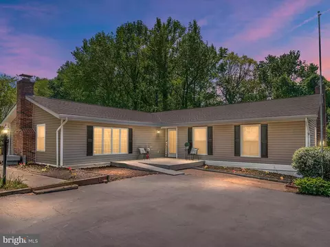 7678 Mueller Dr, Glen Burnie, MD 21060