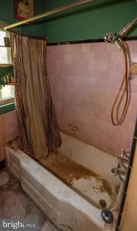 Bath - 5707 Johnson St, Brooklyn, MD 21225 photo 3 of 3