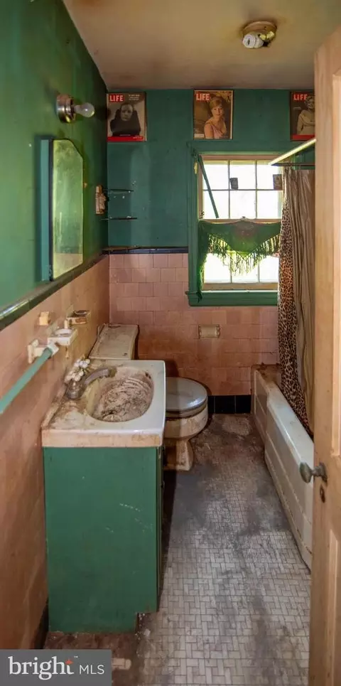 Bath - 5707 Johnson St, Brooklyn, MD 21225 photo 2 of 3