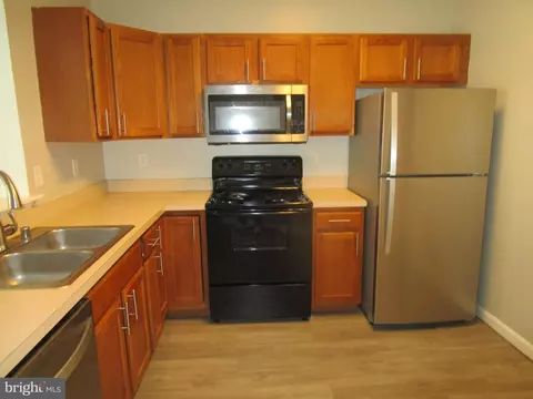 Kitchen - 306 Roff Point Dr, Odenton, MD 21113 photo 2 of 2