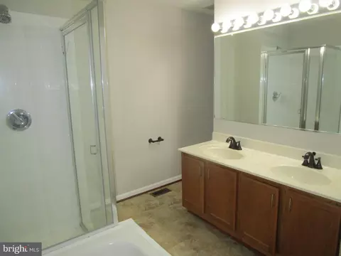Bath - 306 Roff Point Dr, Odenton, MD 21113 photo 4 of 5
