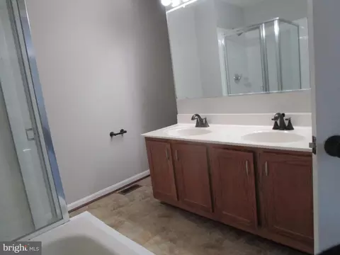 Bath - 306 Roff Point Dr, Odenton, MD 21113 photo 3 of 5