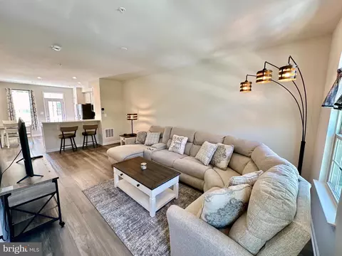 Living - 7916 Big Roundtop Rd, Hanover, MD 21076 photo 4 of 7