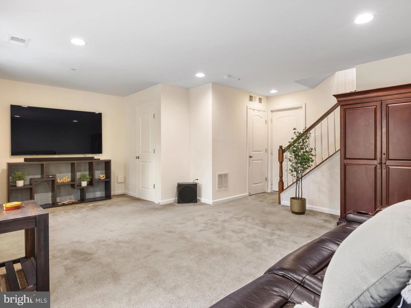 Living - 920 Whitstable Blvd, Arnold, MD 21012 photo 8 of 10
