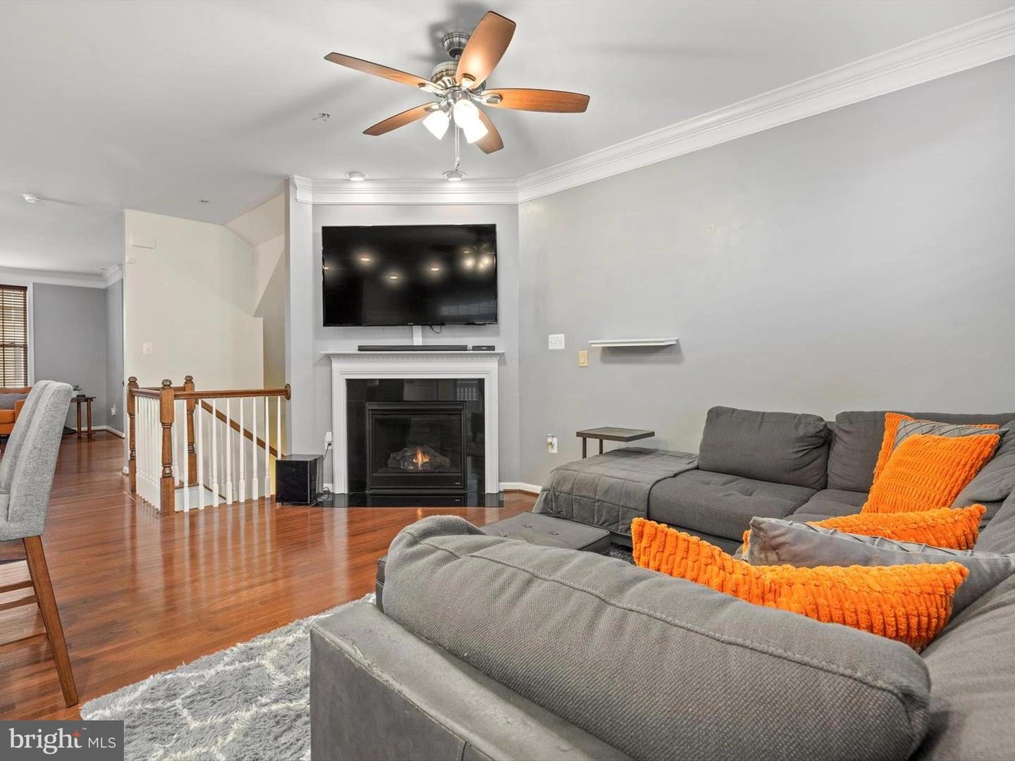Living - 920 Whitstable Blvd, Arnold, MD 21012 photo 2 of 10