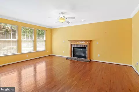 Living - 810 Bulkhead Ct, Annapolis, MD 21409 photo 3 of 6