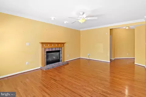 Living - 810 Bulkhead Ct, Annapolis, MD 21409 photo 5 of 6