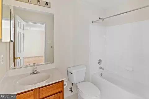 Bath - 810 Bulkhead Ct, Annapolis, MD 21409 photo 5 of 6