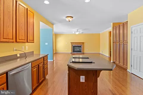 Kitchen - 810 Bulkhead Ct, Annapolis, MD 21409 photo 6 of 7