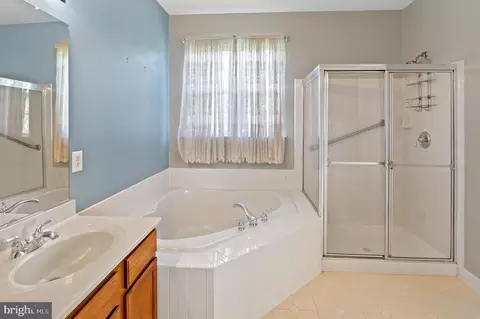 Bath - 810 Bulkhead Ct, Annapolis, MD 21409 photo 3 of 6