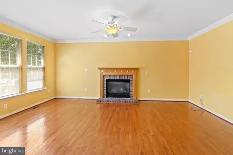 Living - 810 Bulkhead Ct, Annapolis, MD 21409 photo 2 of 6