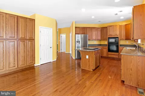 Living - 810 Bulkhead Ct, Annapolis, MD 21409 photo 6 of 6