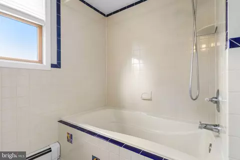 Bath - 3701 Beach Drive Blvd, Edgewater, MD 21037 photo 2 of 3