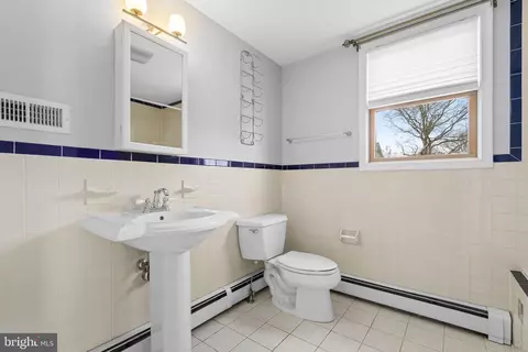 Bath - 3701 Beach Drive Blvd, Edgewater, MD 21037 photo 1 of 3