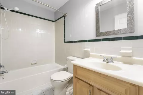 Bath - 3701 Beach Drive Blvd, Edgewater, MD 21037 photo 3 of 3