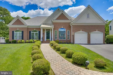 8239 Hortonia Point Dr, Millersville, MD 21108