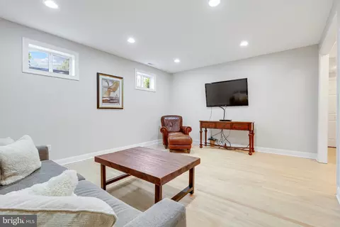 Living - 206 Giddings Ave, Annapolis, MD 21401 photo 8 of 9