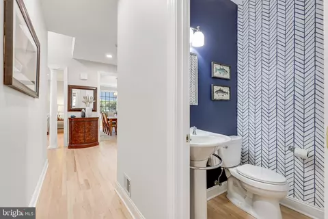 Bath - 206 Giddings Ave, Annapolis, MD 21401 photo 1 of 9