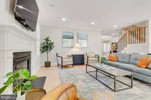 Living - 206 Giddings Ave, Annapolis, MD 21401 photo 4 of 9